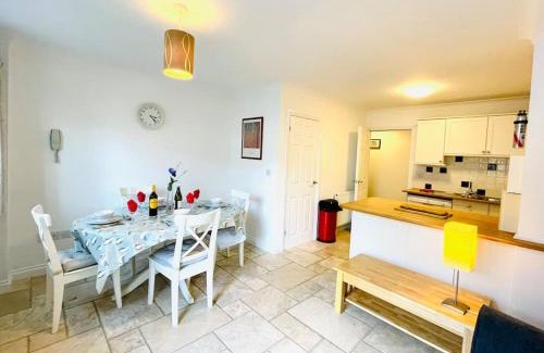 Ventnor Casa | Centrally located "Spring Cottage" Perfect Ventnor Holiday Home