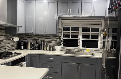 Roseau Apartamento | Centrally located, stylish, modern, convenient, legendary customer service.
