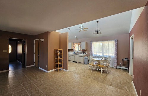 Espanola Casa | Centrally-located, sweeping mountain views!