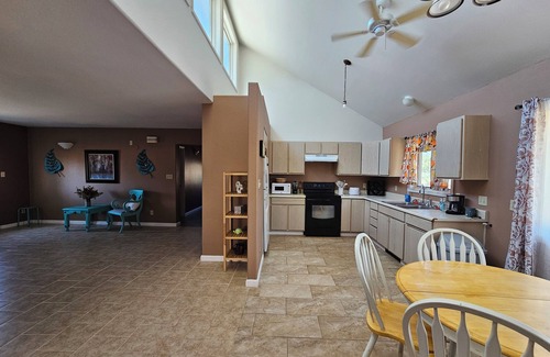 Espanola Casa | Centrally-located, sweeping mountain views!