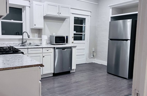 Fan District Apartamento | Centrally located to everything! 2 bedroom near VCU fan district