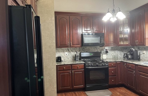 Snellville Casa | Centrally located to Atlanta’s attractions. Just minutes to Stone Mountain Park