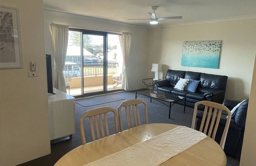 Tuncurry Apartamento | Centrally located Tuncurry unit.
