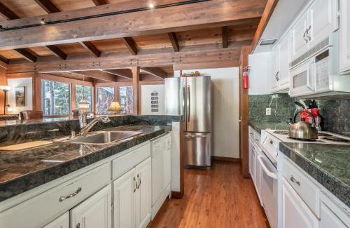 Tahoe Tavern Casa | Centrally Located Tahoe Taverns Condo, Close to Tahoe City & Skiing at Alpine and OV!