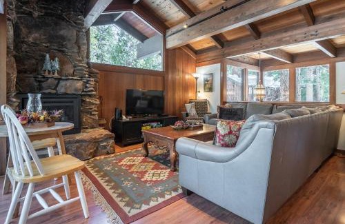 Tahoe Tavern Casa | Centrally Located Tahoe Taverns Condo, Close to Tahoe City & Skiing at Alpine and OV!