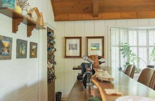 Indianapolis Casa | Centrally Located Home in Nora