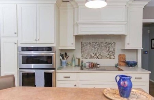Indianapolis Casa | Centrally Located Home in Nora