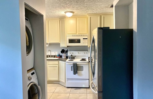 St. Nicholas Apartamento | Centrally located historic St.Nicholas charming duplex with fire pit and gazebo