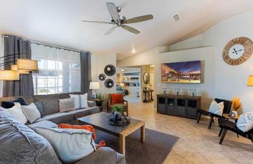 Lake Havasu City Casa | Centrally Located Lake Havasu Home with Huge Patio!