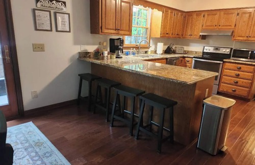 Massanutten Cabaña | Centrally located retreat in Massanutten Resort. Hot tub and game room!