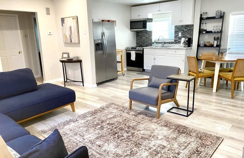 United Central Casa | Centrally-located, coastal tiny home w/ access to downtown and the best beaches!