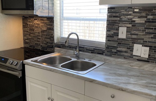 United Central Casa | Centrally-located, coastal tiny home w/ access to downtown and the best beaches!