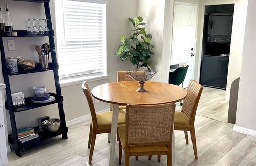 United Central Casa | Centrally-located, coastal tiny home w/ access to downtown and the best beaches!