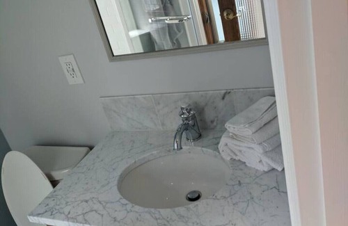 Lincoln Park Casa | Centrally Located Victorian Home Near Downtown