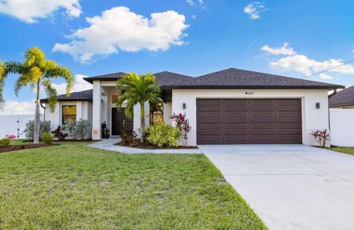 Pelican Casa | Centrally Located - Waterfront Pool Home Convenient Location
