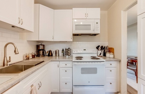 Aurora Condominio | Centrally located Zen Home