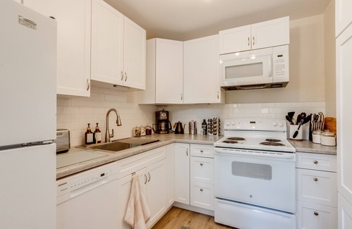 Aurora Condominio | Centrally located Zen Home