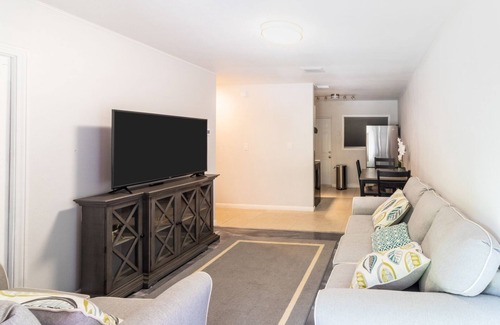 Park East Casa | Centric Apt 2BR/1 BA ֎-Ideal for Long Stays