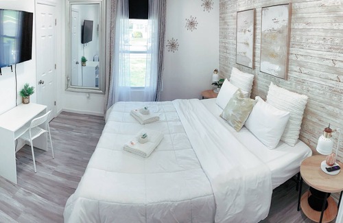 Dover Casa | Centric & spacious home with ample parking and king beds in all rooms.