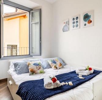 Arona Apartamento | Centro Storico Nido a 147 passi dal Lago Maggiore