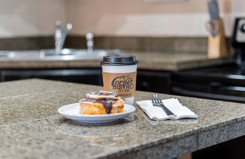 Kewaskum Apartamento | Century Cafe Flat