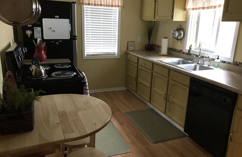 Northrup Casa | Century Cottage-PERFECTO para Mayo y visitantes del centro!