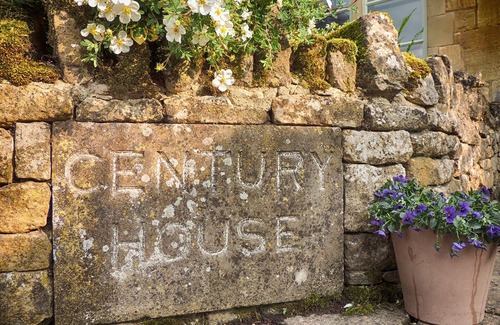 Moreton-in-Marsh Cabaña | Century House