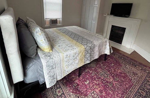 Ligonier Casa | Century old, historic home within walking distance from The Diamond.