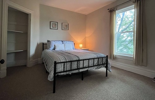 Ligonier Casa | Century old, historic home within walking distance from The Diamond.