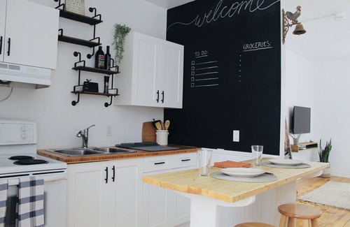 Port Elmsley Casa | Century School House Just Outside the Historic Town of Perth