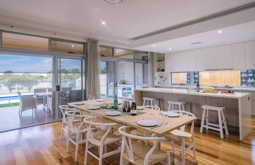 Dunsborough Casa | Ceol Na Mara Luxury Pool Escape with Golf Views
