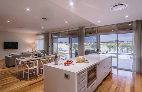 Dunsborough Casa | Ceol Na Mara Luxury Pool Escape with Golf Views