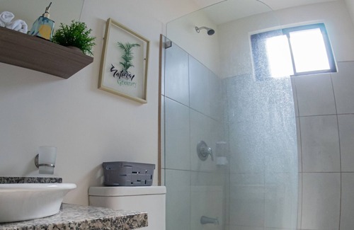 Ciudad Cariari Apartamento | Cerca Aeropuerto-Lux Loft con Patio