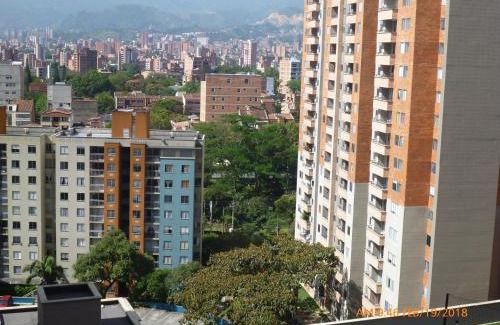 Robledo Apartamento | Cerca al estadio familiar parqueadero piscina