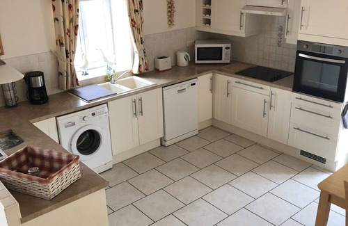 Migron Casa | Cerisier - sleeps 5 - Pool, Summer House, Games Barn playhouse - classified 4*