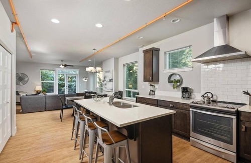 Woodstock Casa | Cesar's Townhome