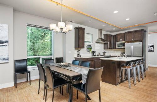 Woodstock Casa | Cesar's Townhome