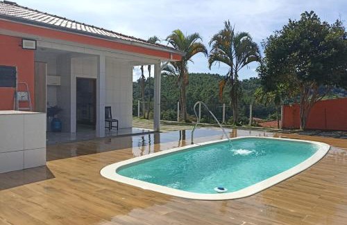 Nazare Paulista Casa | Chácara em Nazaré - Piscina, Churrasqueira e Natureza