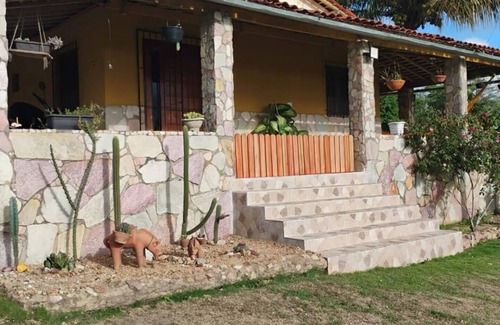 Bezerros Hotel | Chácara Moreira Lima Com Piscina em Bezerros - Pernambuco / Próx. a Serra Negra