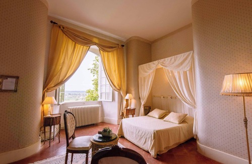 Goudourville Otro | Château de Goudourville 13th century, private, sleeps 30, swimming pool, reception area