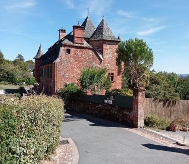 Collonges-la-Rouge Casa | Château de Vassinhac chambres d'hôtes Collonges la rouge