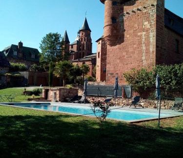 Collonges-la-Rouge Casa | Château de Vassinhac chambres d'hôtes Collonges la rouge