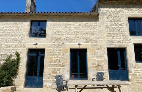 Echire Casa | Château des Loups - Les Cyprès