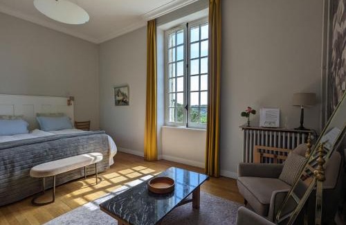 Oudon Cama Y Desayuno | Château Haute Roche