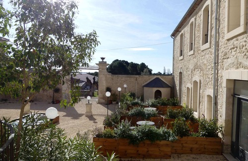 Vendres Apartamento | Château La Vidalle - Gite Caroual - Vue sur la Piscine et les Chevaux