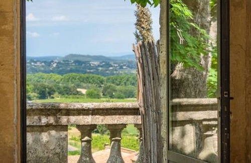 Saint-Siffret Casa | Château les deux Lions located in the heart of a historic village near Uzes