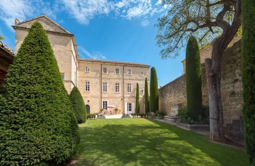 Saint-Siffret Casa | Château les deux Lions located in the heart of a historic village near Uzes