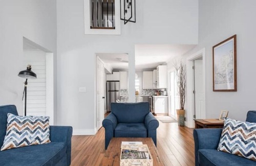 St. Davids Casa | Château Ravine, backing onto a beautiful tree-filled ravine