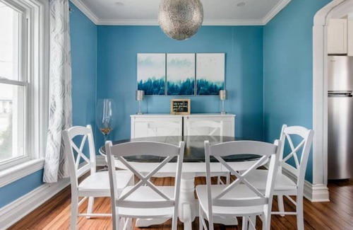 St. Davids Casa | Château Ravine, backing onto a beautiful tree-filled ravine