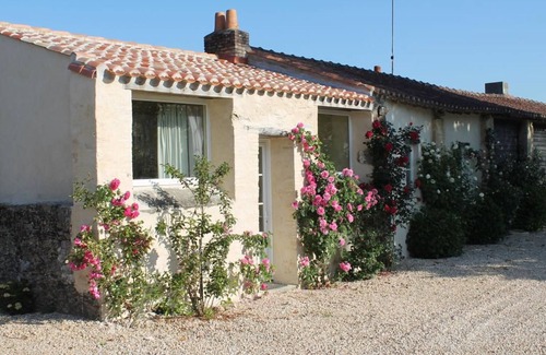 Saint-Christophe-du-Ligneron Cabaña | Casa renovada con jardín privado, piscina y bicicletas en Saint-Christophe-du-Ligneron
